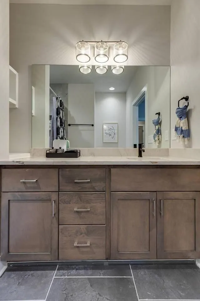 Dazzling Nashville Home - Minutes To - Broadway 4Br 4Ba